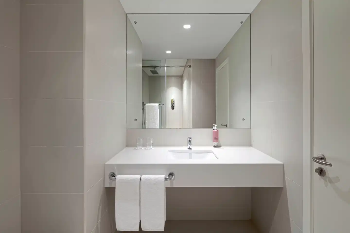 Rove La Mer Beach, Jumeirah Badezimmer