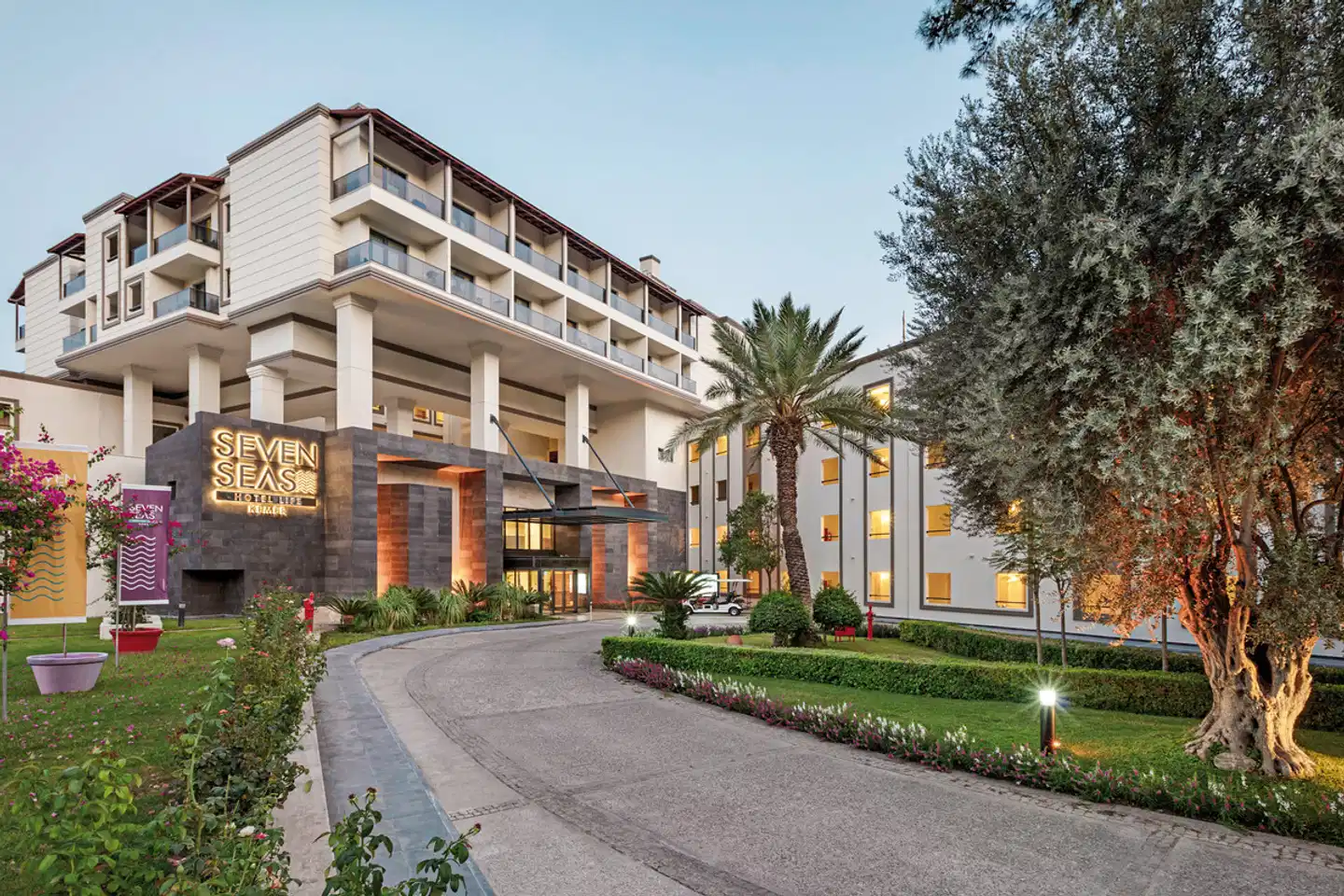 Seven Seas Hotel Life Aussenansicht