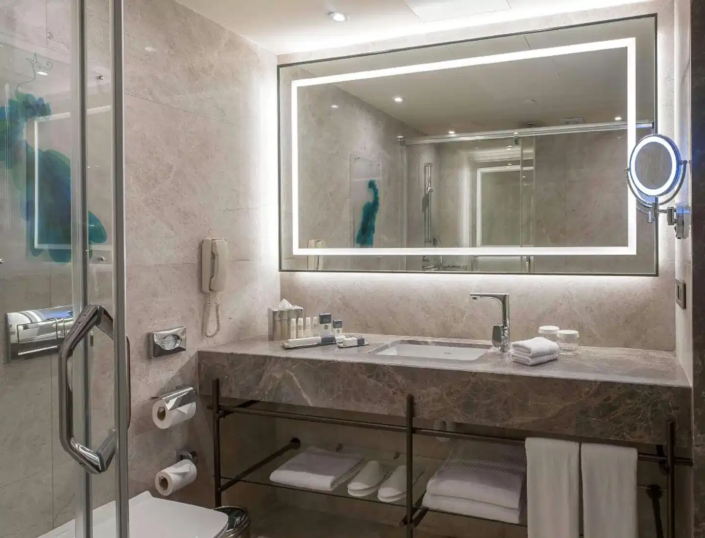 DoubleTree by Hilton Istanbul Sirkeci Badezimmer