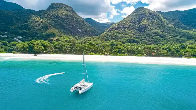 Segeltörn Praslin Dream Premium Landschaft