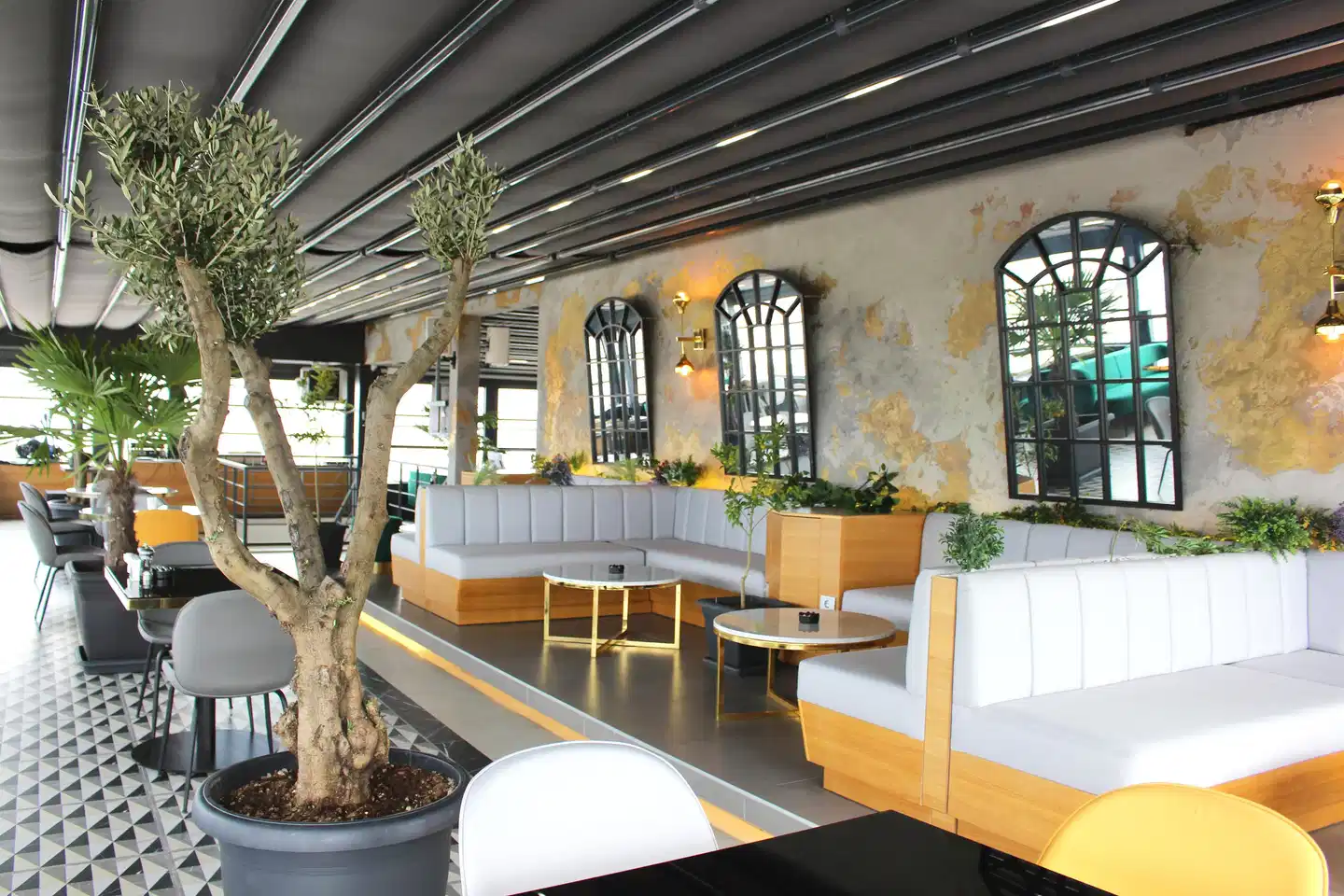 AHC Old City Hotel (ex Zurich Hotel) Terrasse