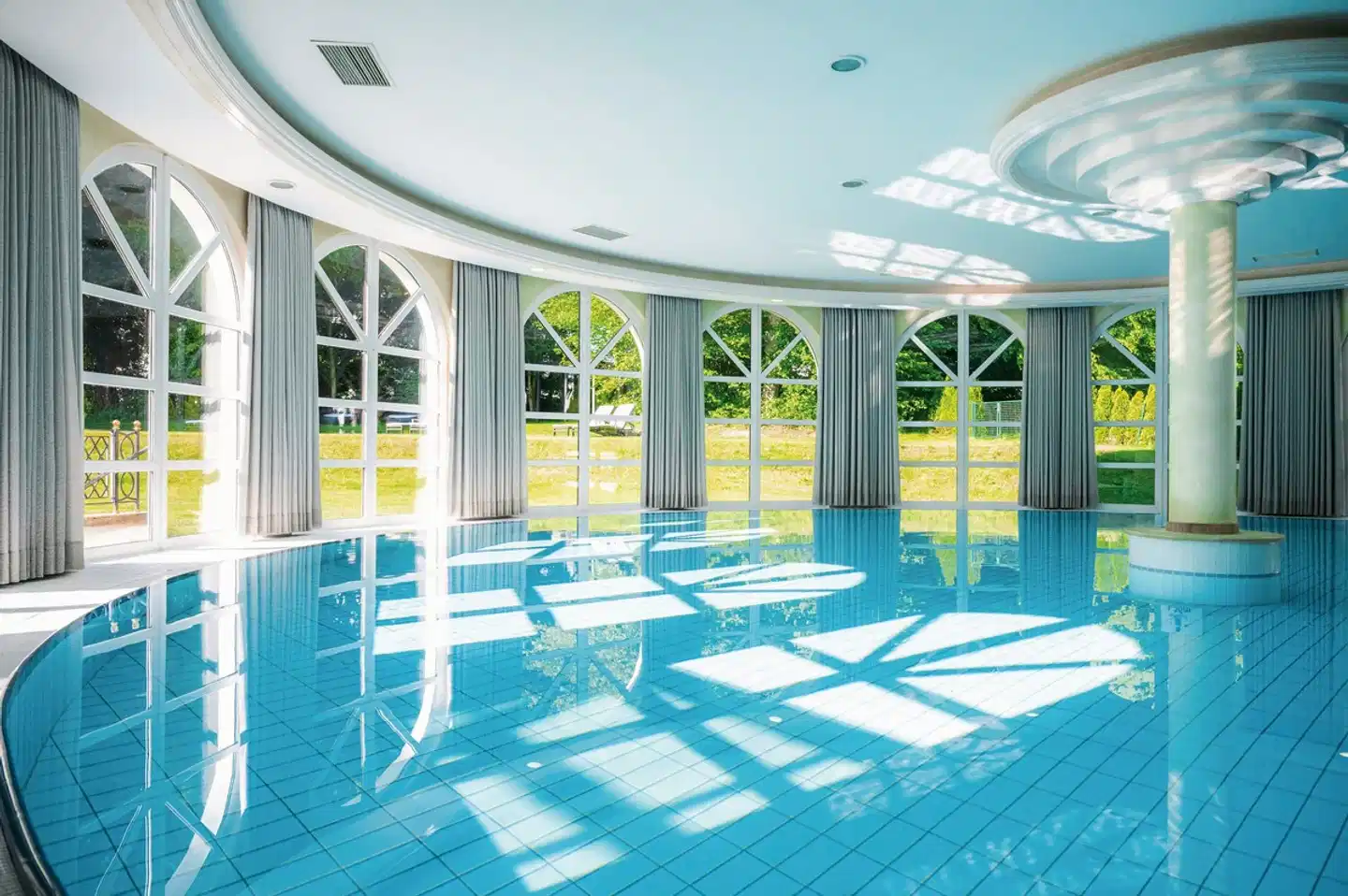 Steigenberger Hotel Der Sonnenhof Hallenbad