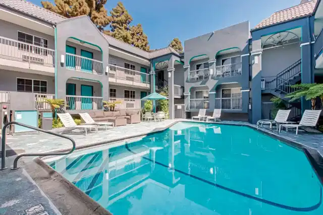 Quality Inn Near Hollywood Walk of Fame Pool