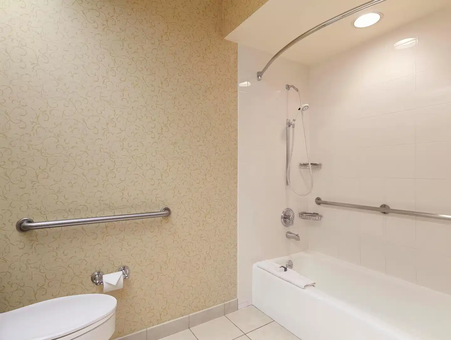 DoubleTree by Hilton Ontario Airport Badezimmer