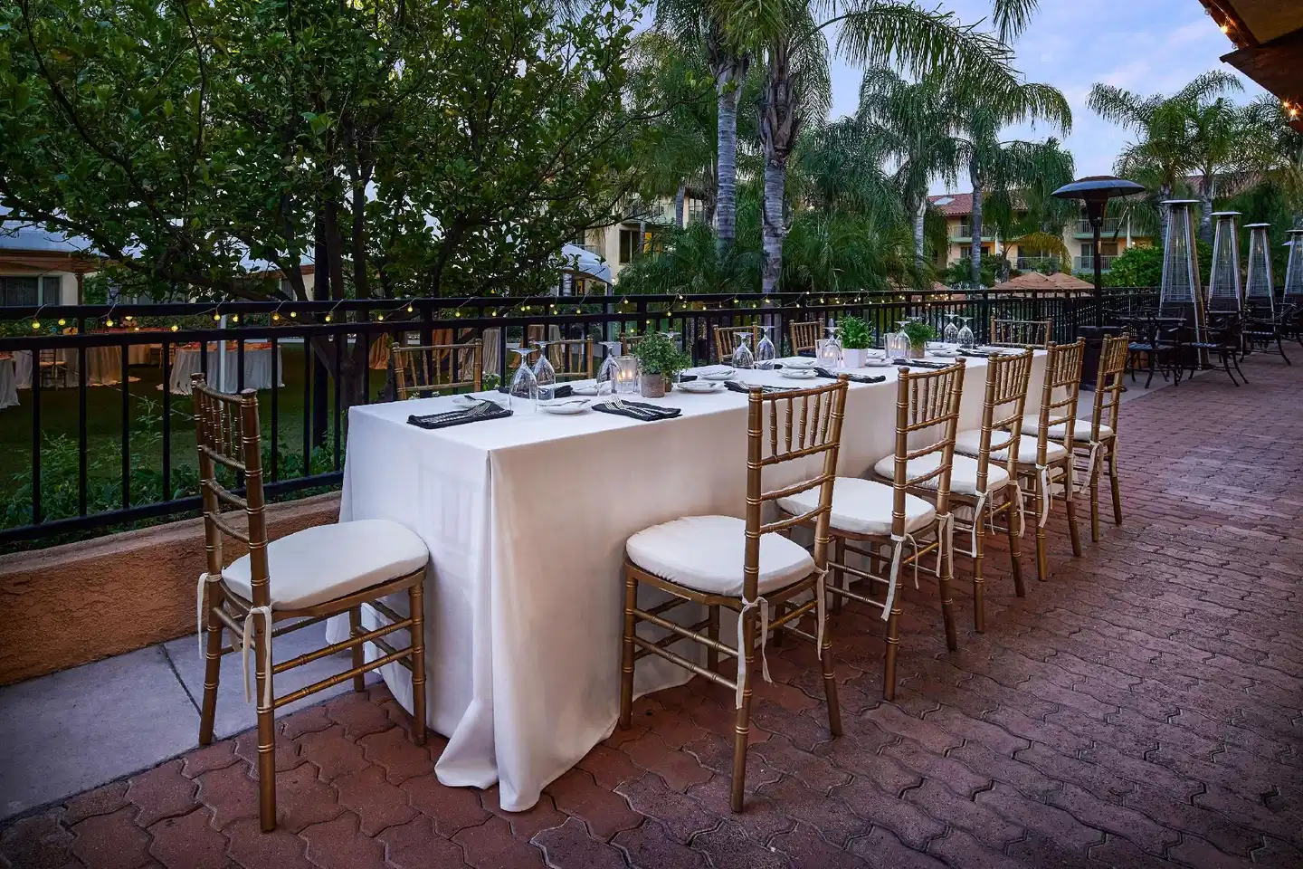 DoubleTree by Hilton Ontario Airport Terrasse