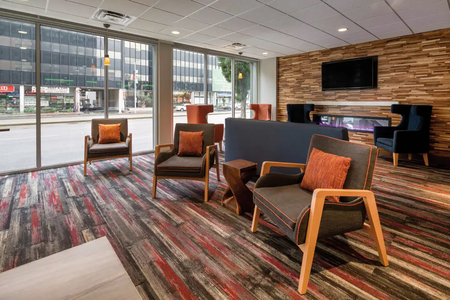 La Quinta Inn & Suites by Wyndham LAX Lobby