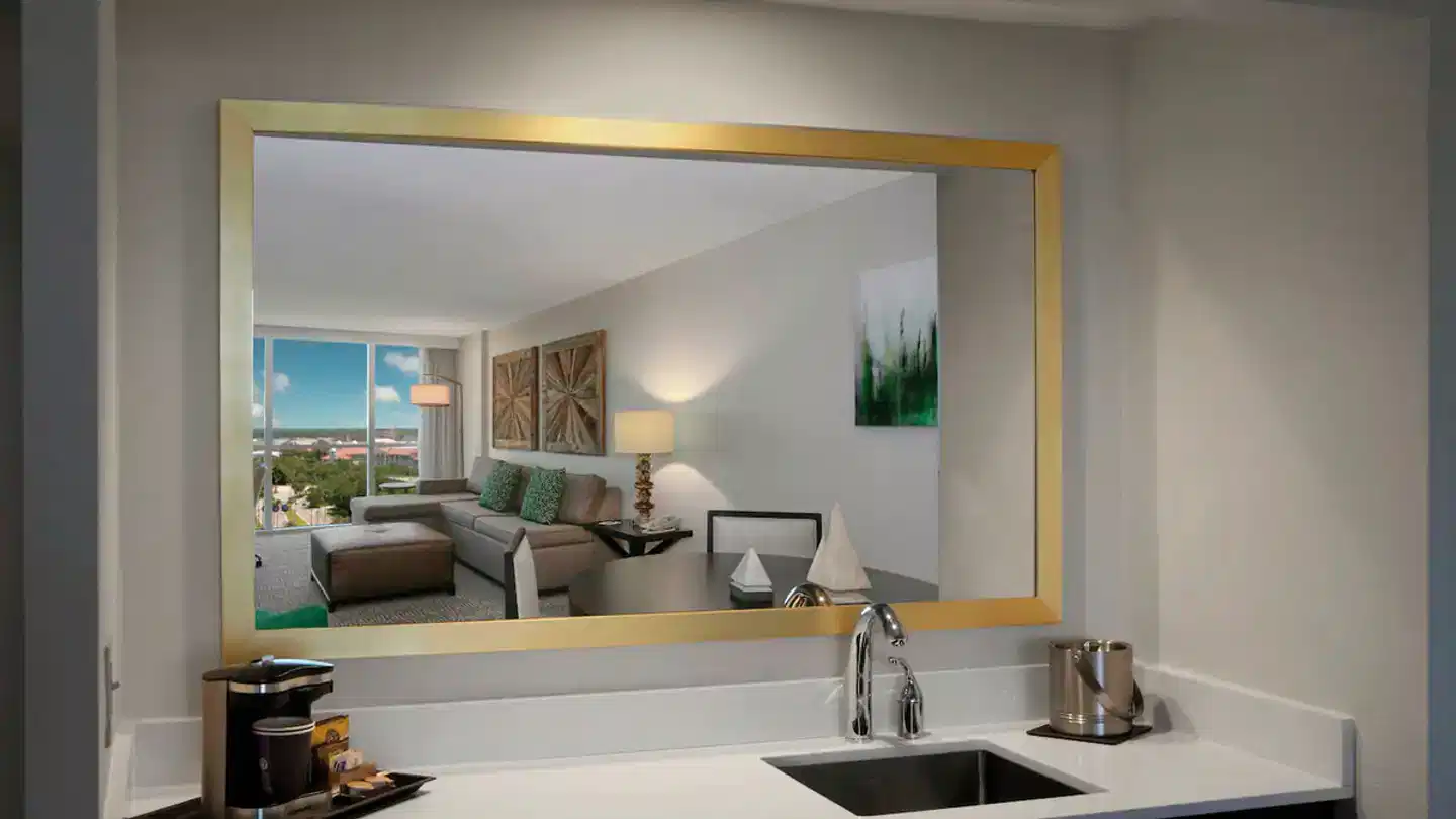 Doubletree Hotel Entrance to Universal Lobby