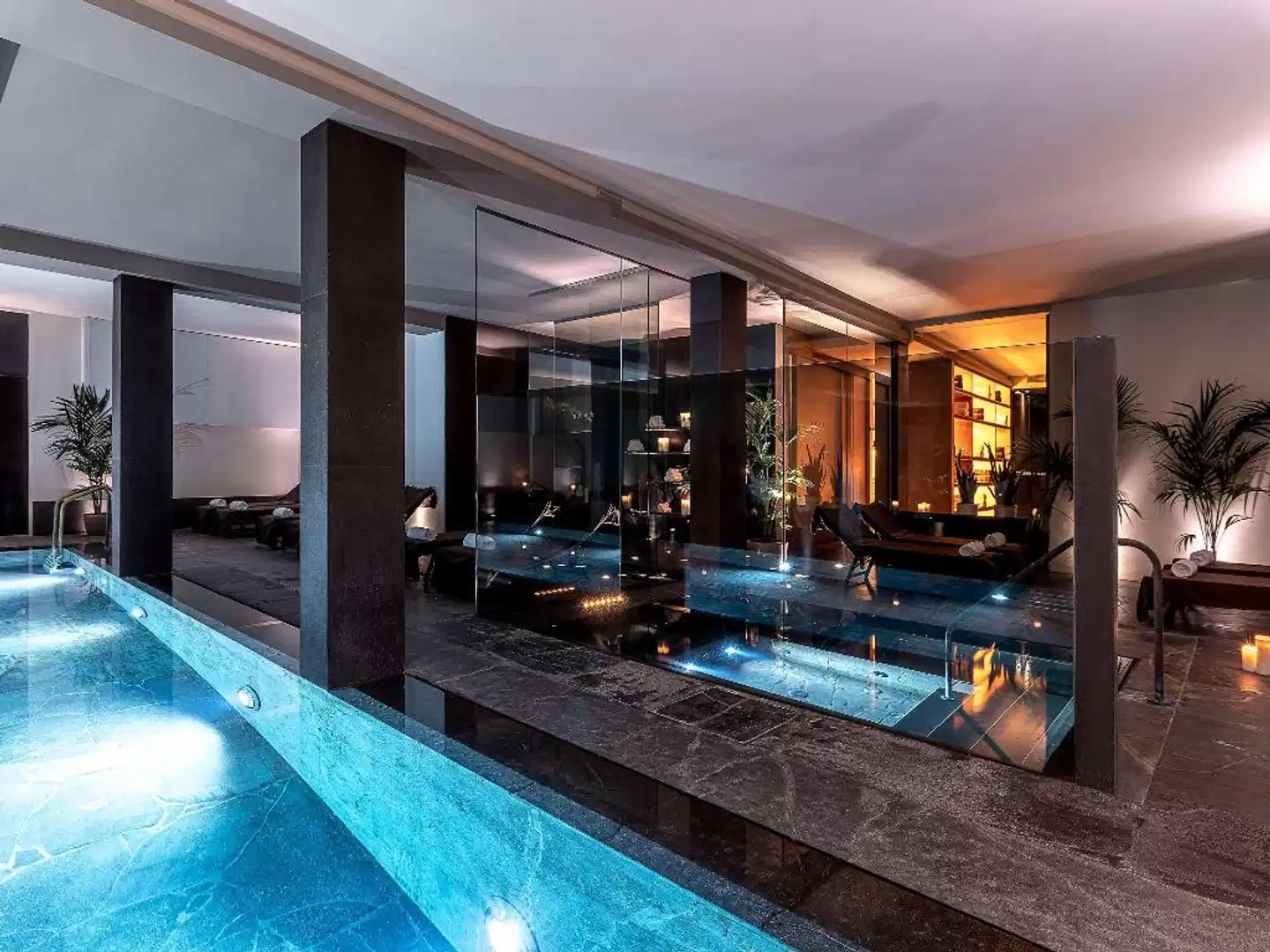 Victoria Palace Hotel Hallenbad