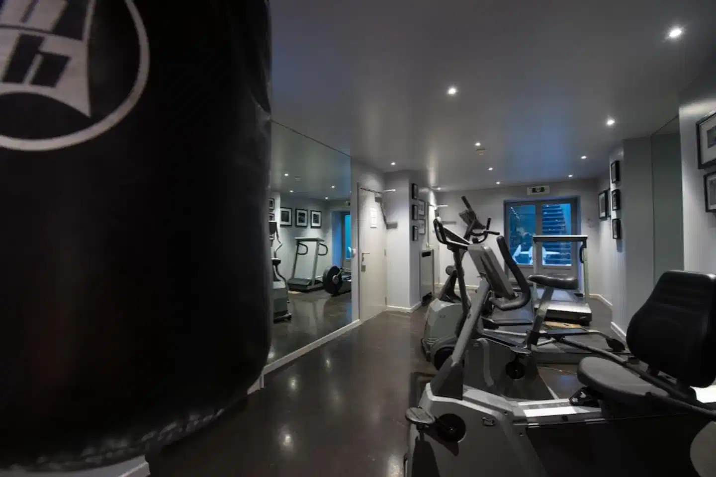 Manos Premier Sport und Entertainment