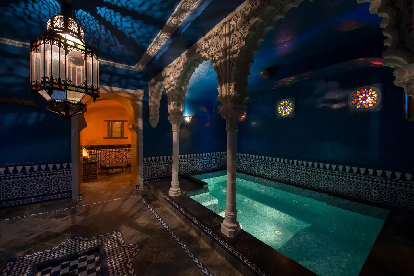 Manos Premier Hallenbad