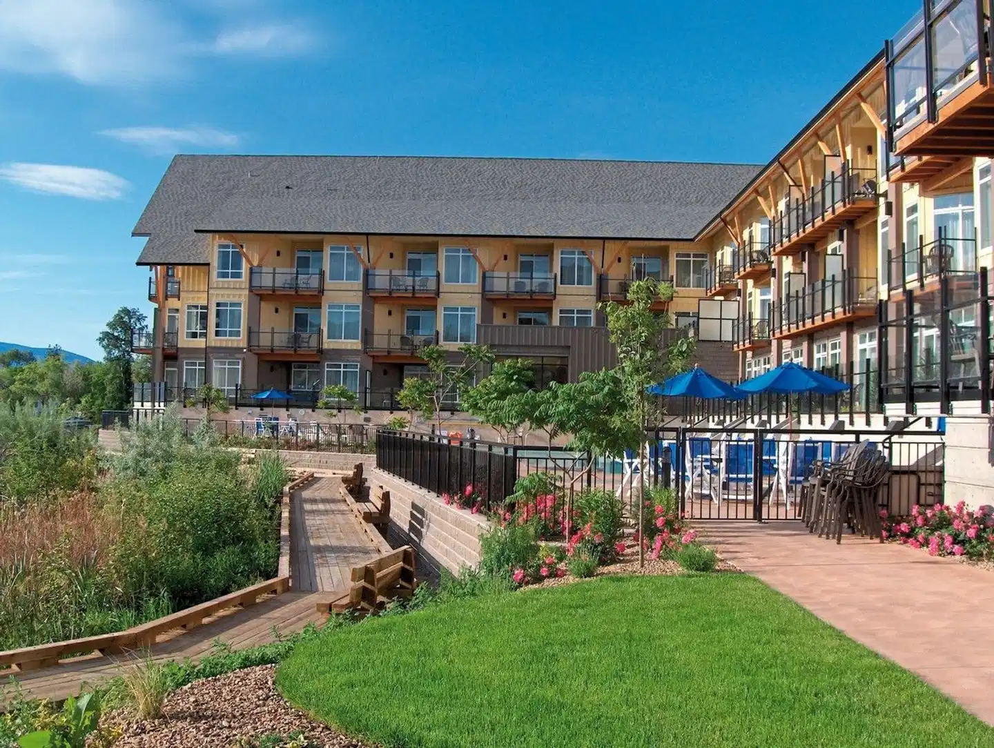 Summerland Waterfront Resort Aussenansicht