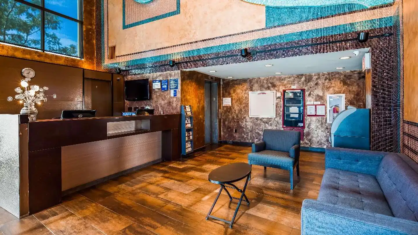 Best Western Plus Brooklyn Bay Hotel Lobby