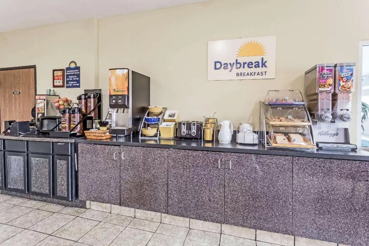 Days Inn & Suites by Wyndham of Morris Lobby