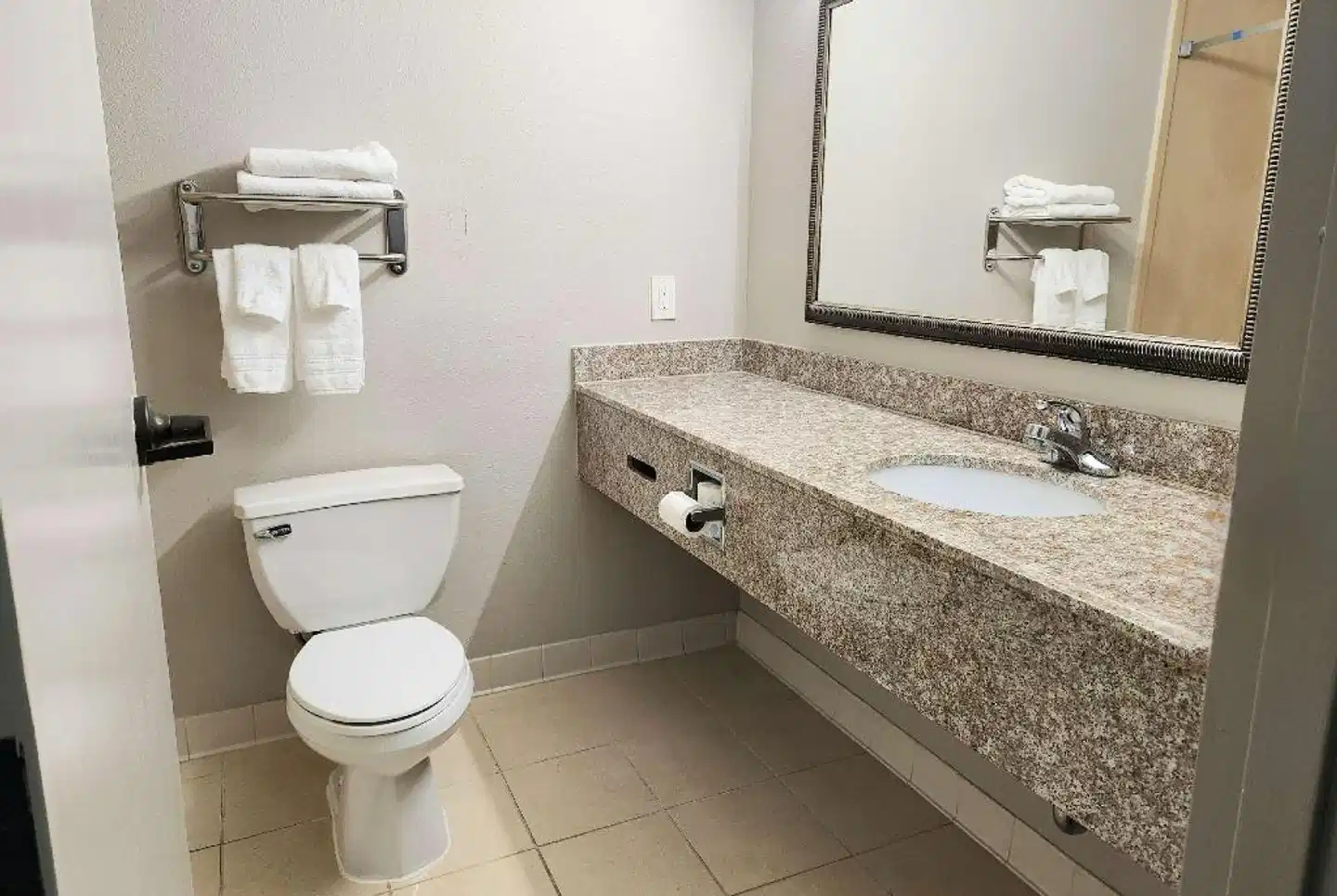 Days Inn by Wyndham LaPlace- New Orleans Badezimmer