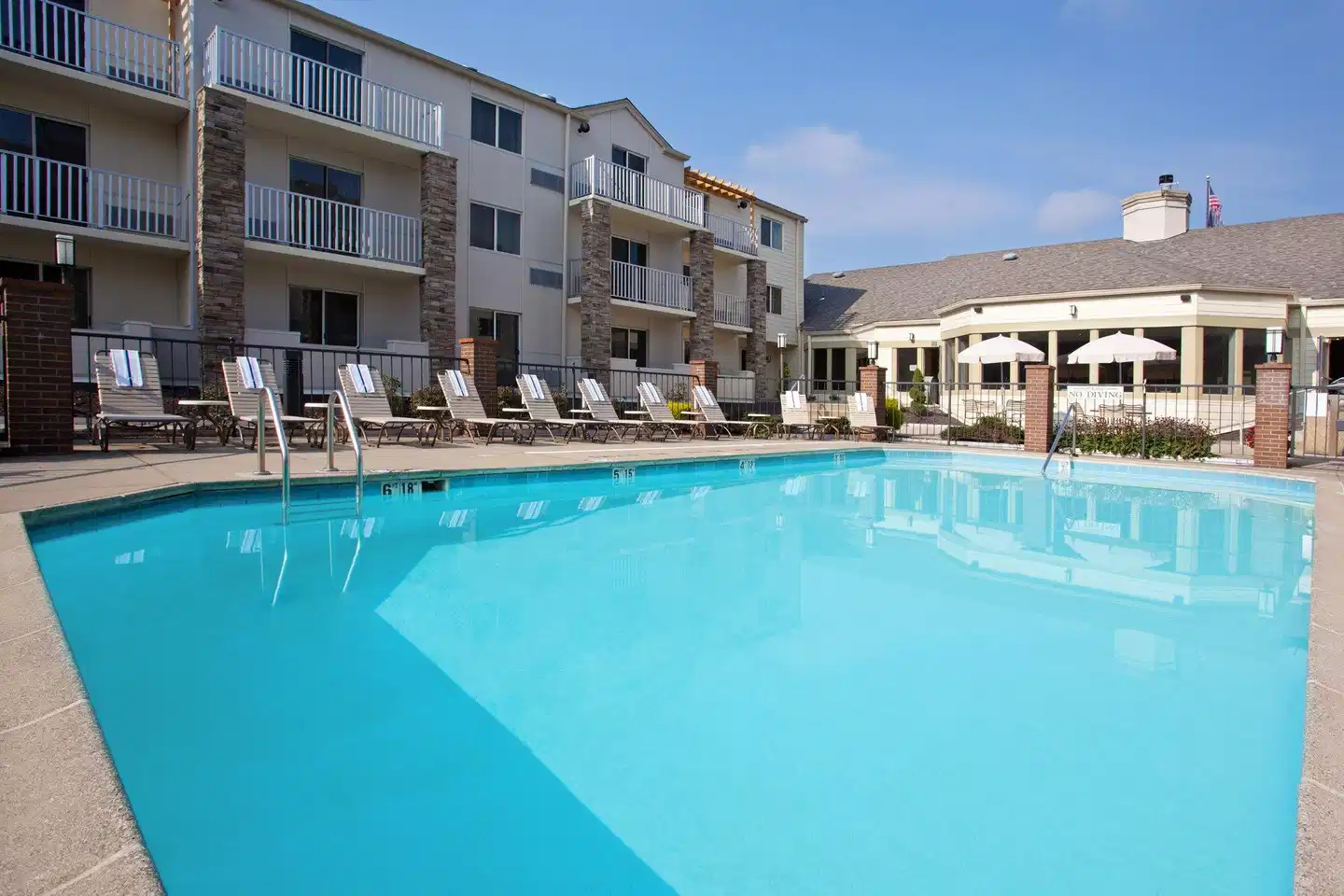 Holiday Inn Express & Suites Pittsburgh Airport Pool