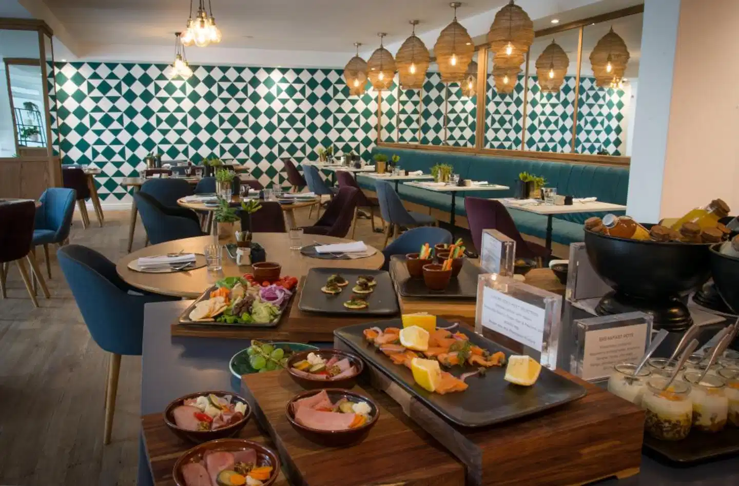 More Quarters Restaurant