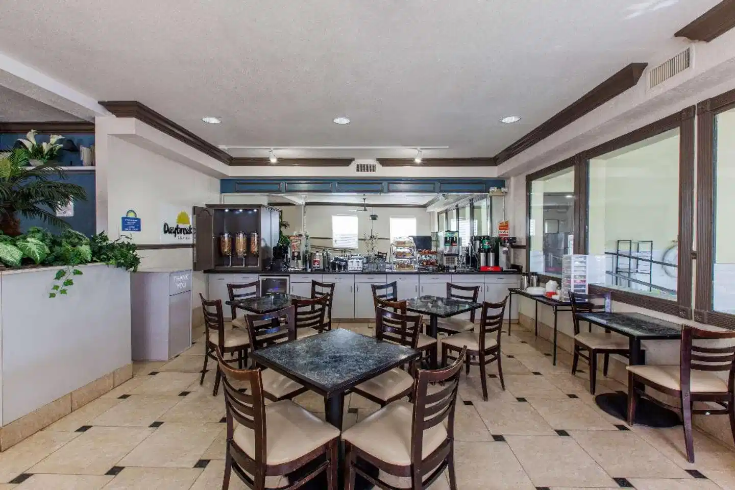 Days Inn & Suites by Wyndham Webster NASA-ClearLake-Houston Bar