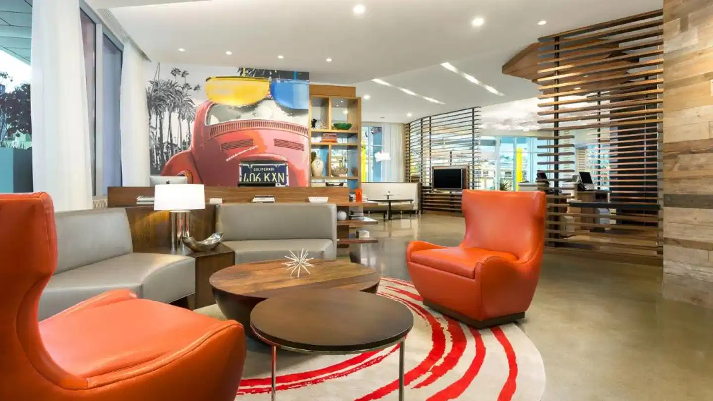 Courtyard by Marriott Santa Monica Lobby