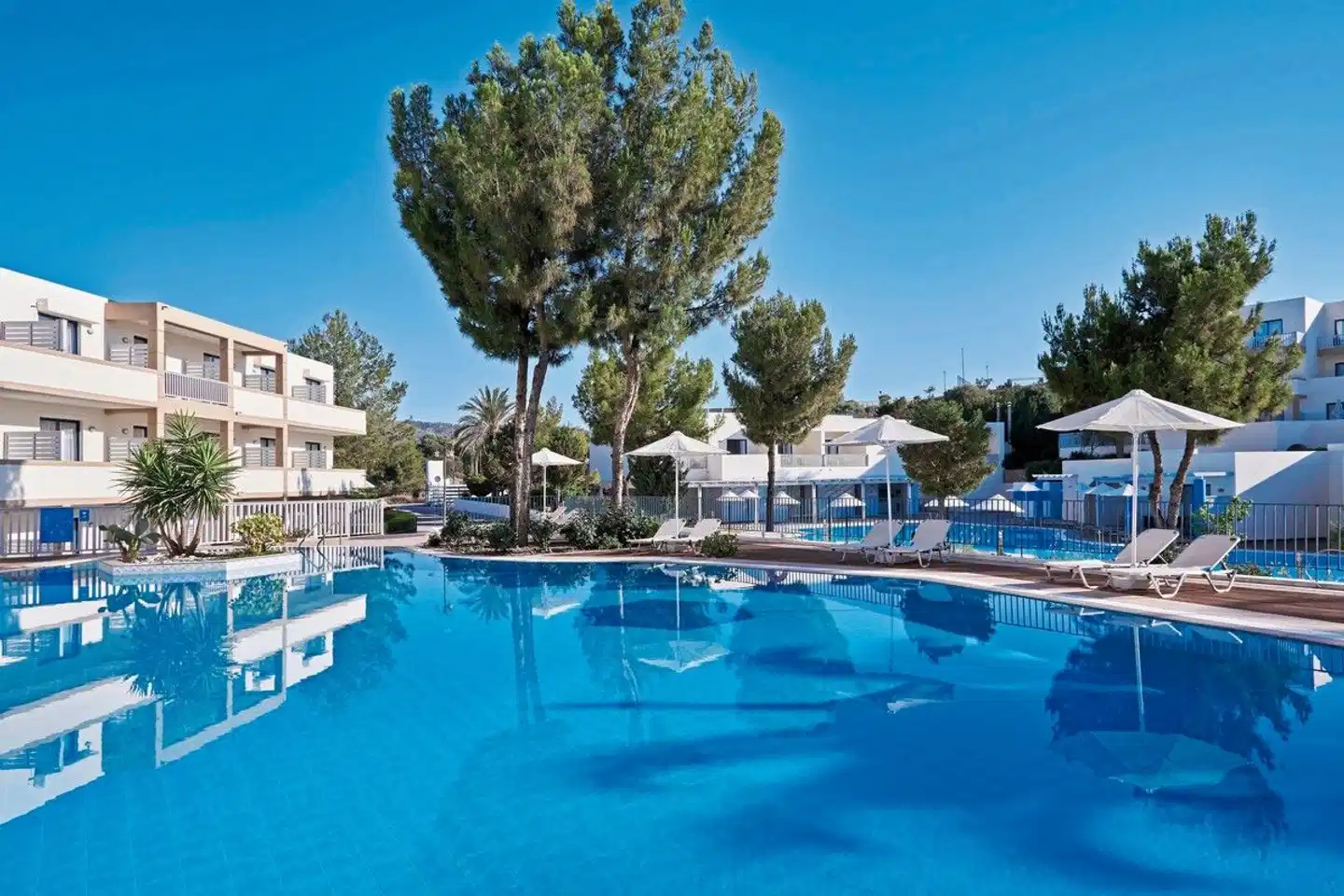 Kiotari Miraluna Pool