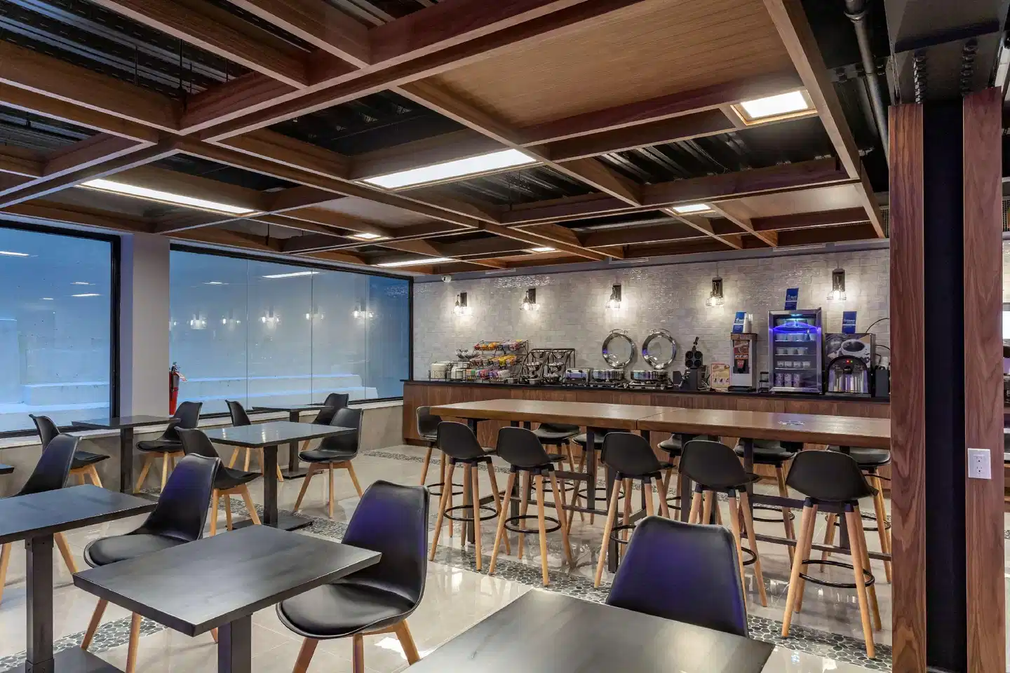 Best Western Plus Soho Hotel Bar