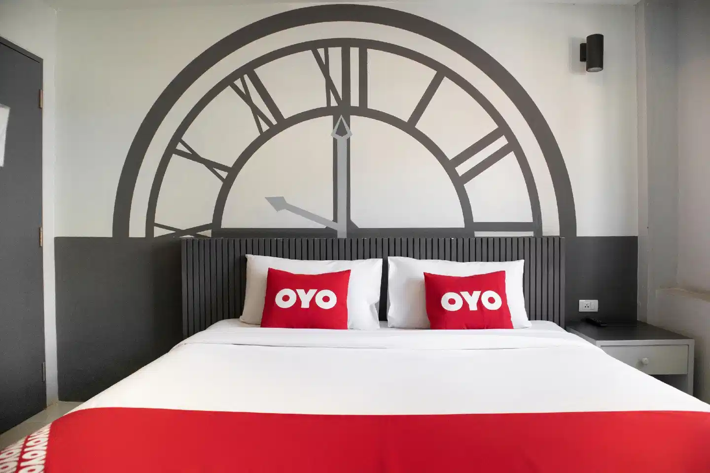 At Night Hostel Modellaufnahme