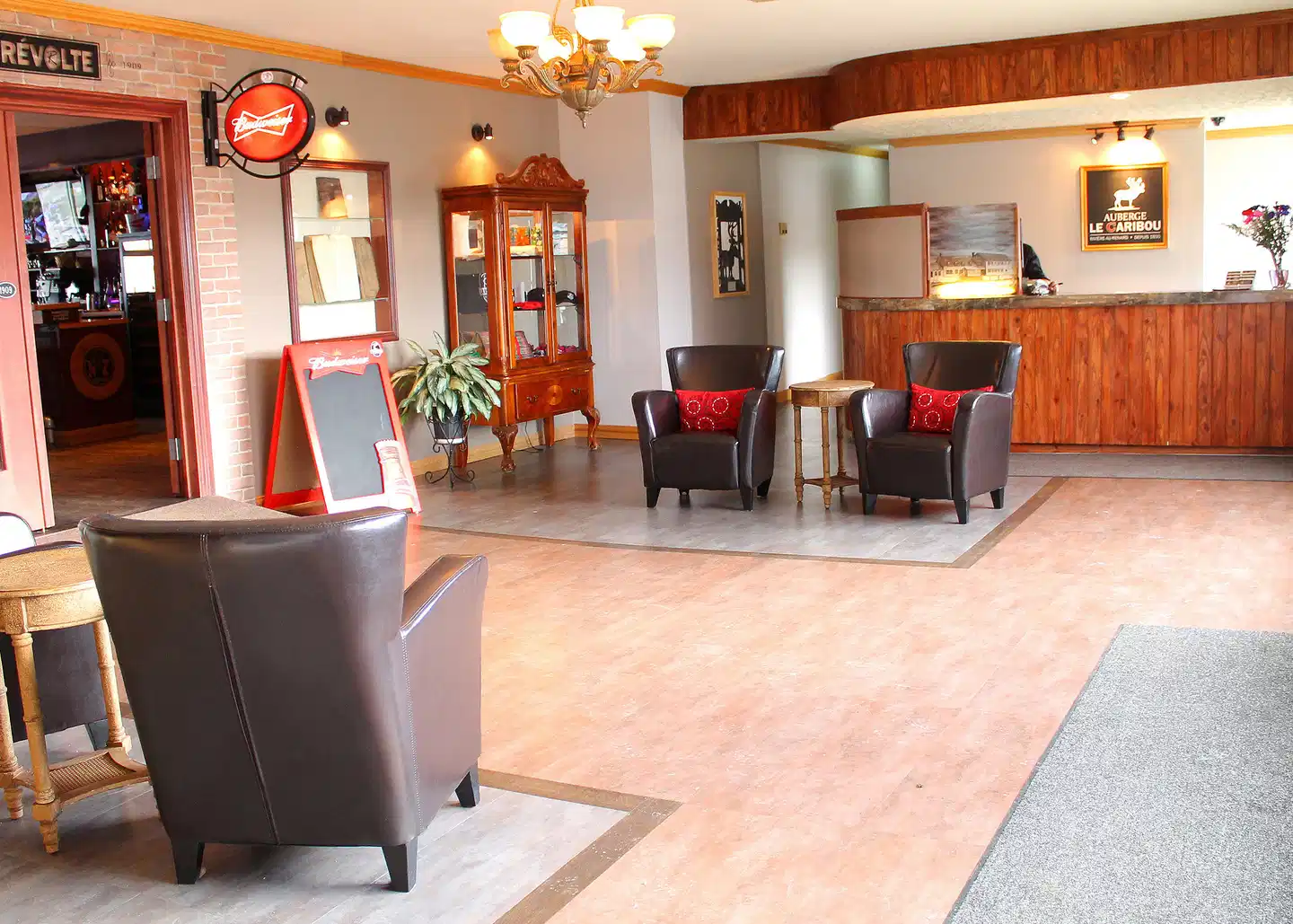 Auberge Le Caribou Lobby