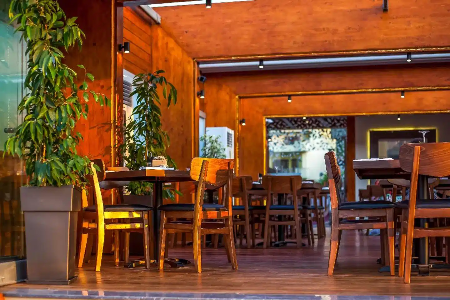 Sunny Days Hotel & Resort Bar