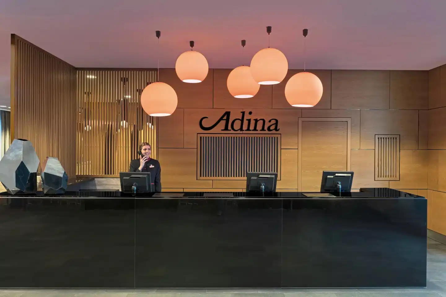 Adina Apartment Hotel Berlin Hackescher Markt Lobby