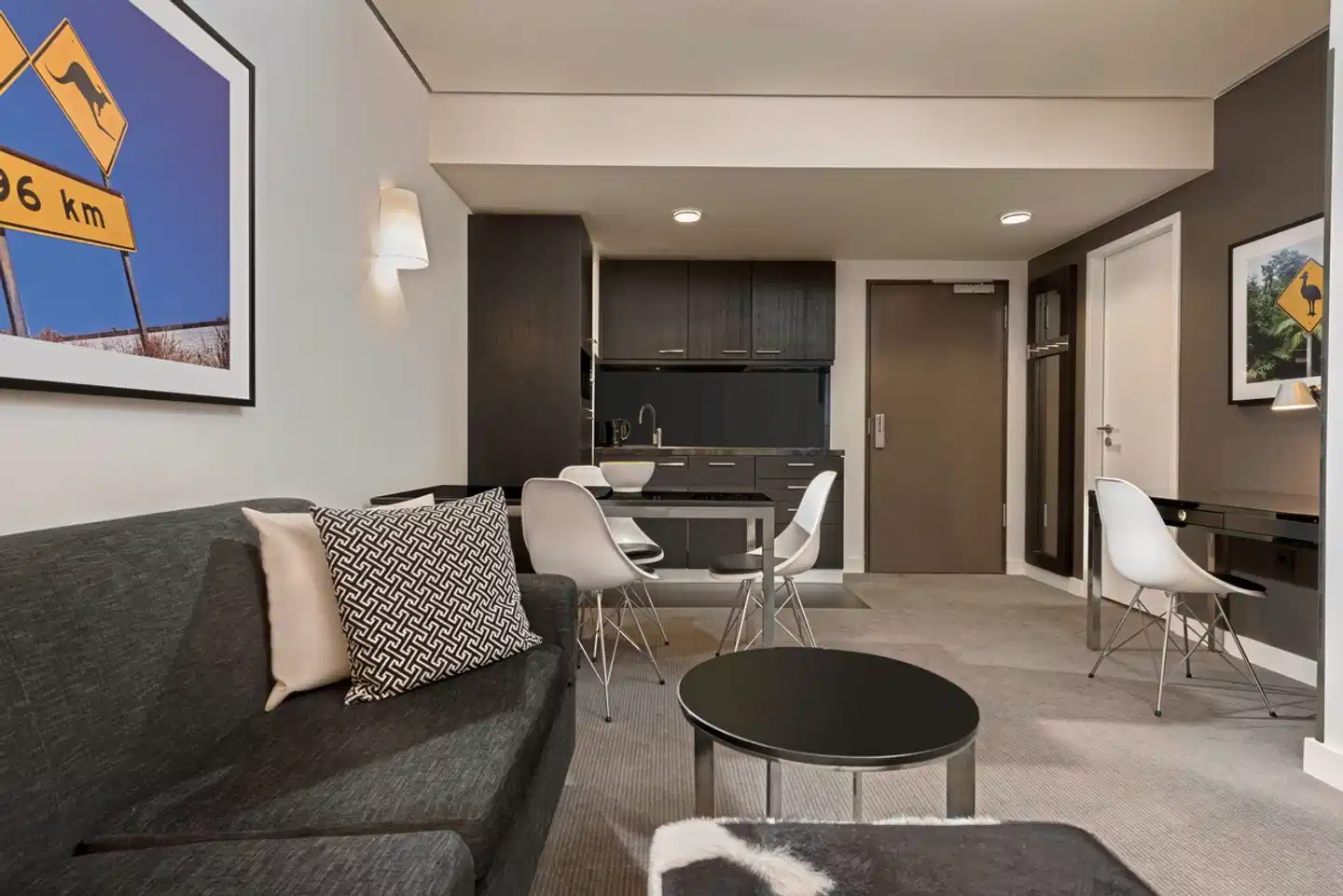 Adina Apartment Hotel Berlin Hackescher Markt Lobby