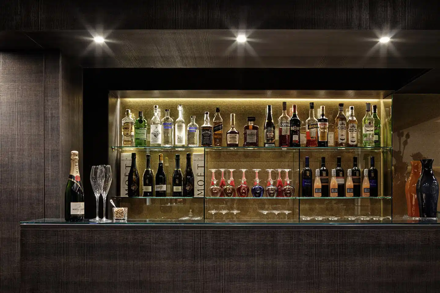 American-Dinesen Bar