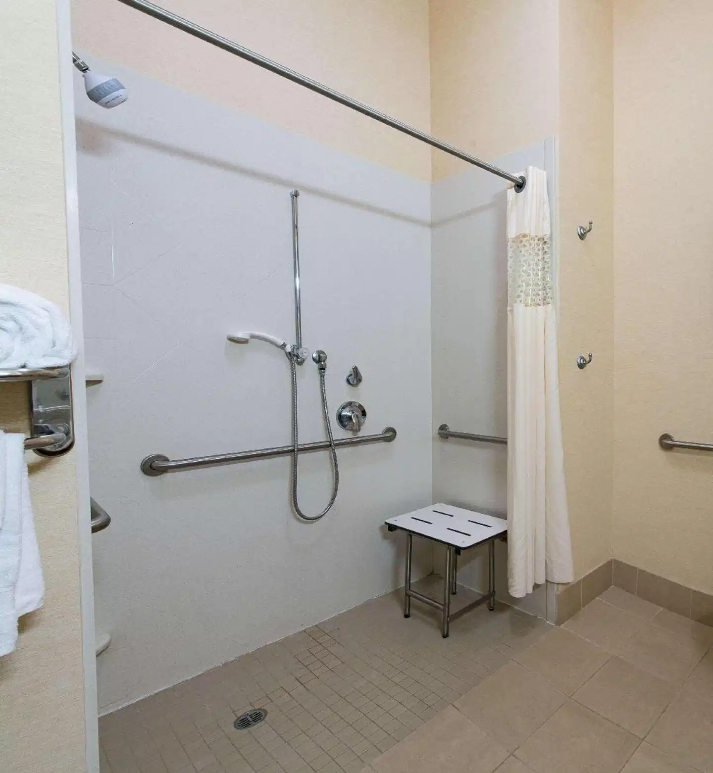 Hampton Inn & Suites Ridgecrest Badezimmer