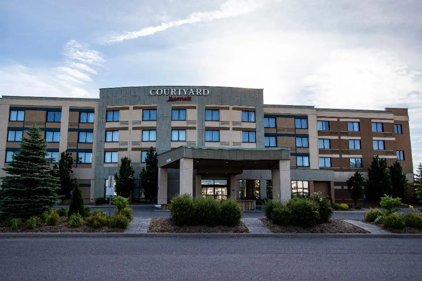 Courtyard by Marriott Kingston Highway 401/Division Street Aussenansicht
