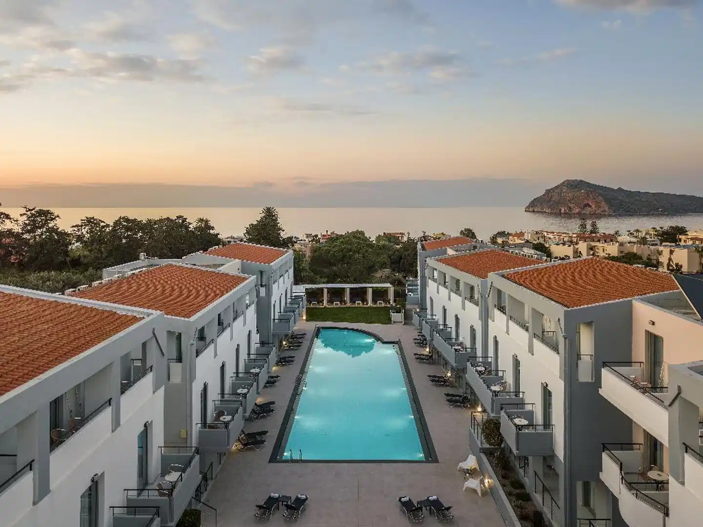 Sunrise Village Hotel Terrasse