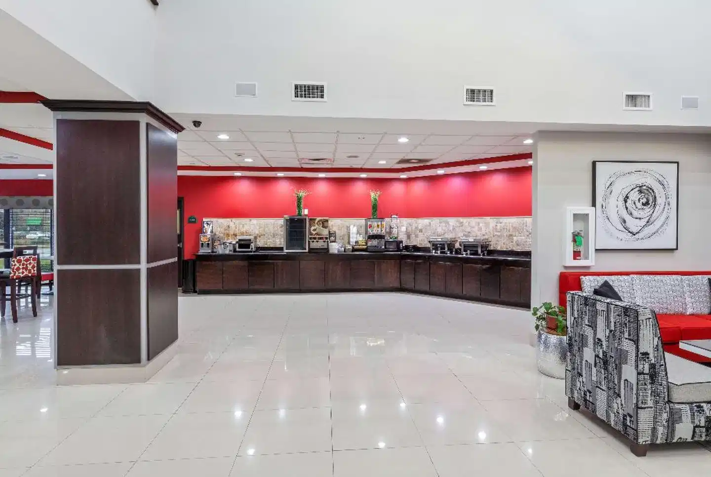 Wingate by Wyndham Lake Charles Casino Area Lobby