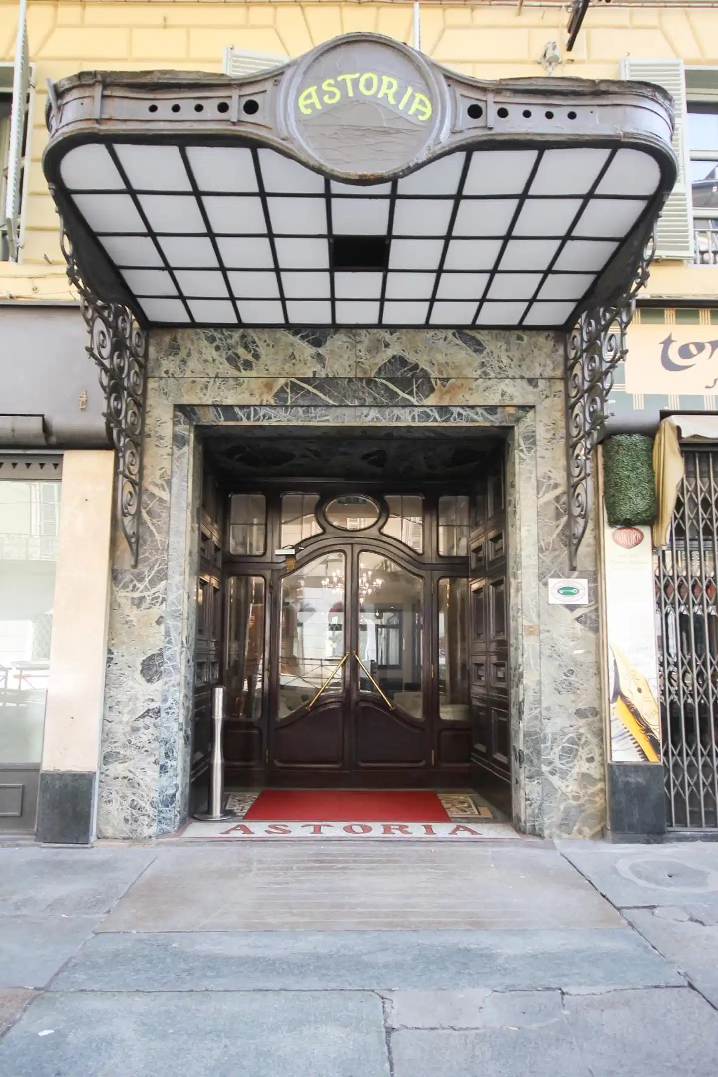 Green Class Hotel Astoria Aussenansicht