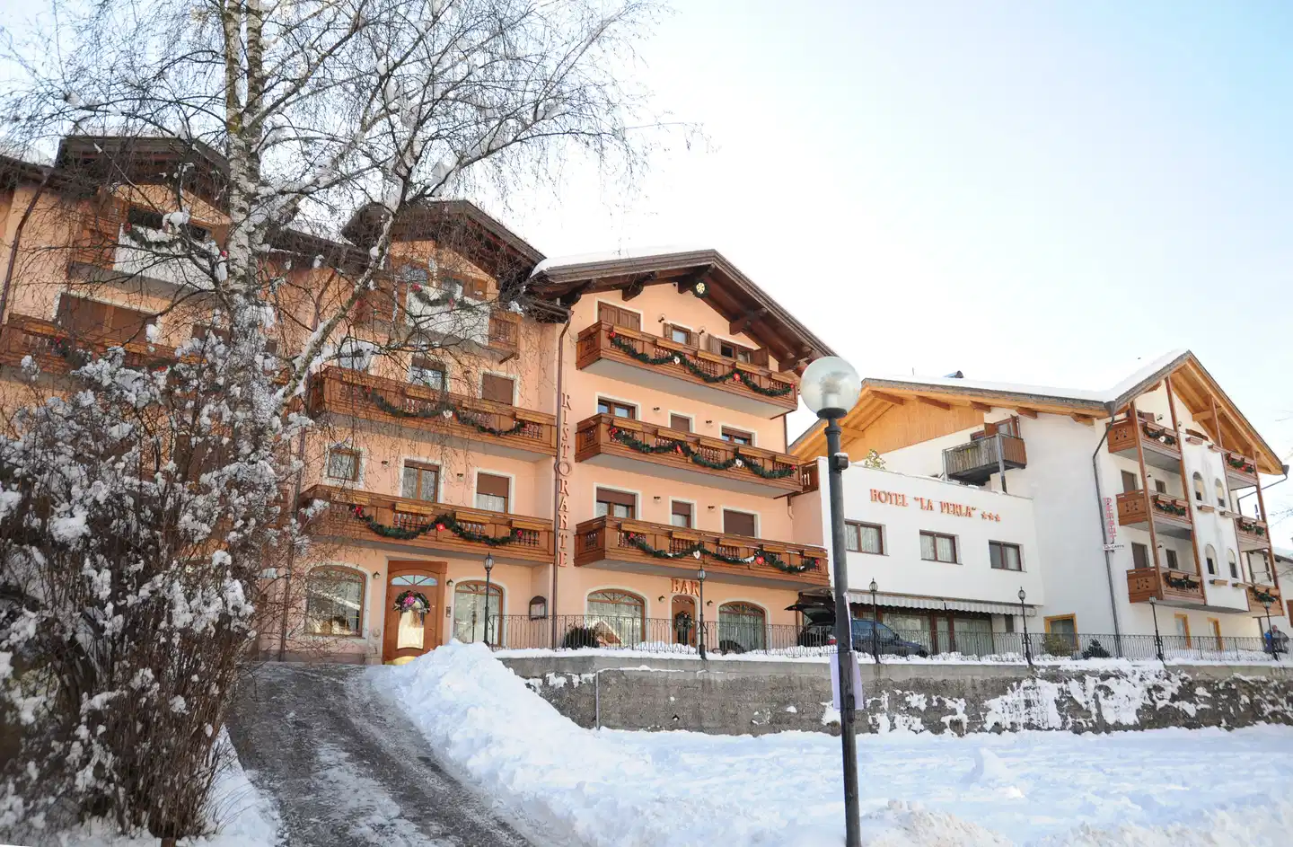 Family Hotel La Perla Aussenansicht