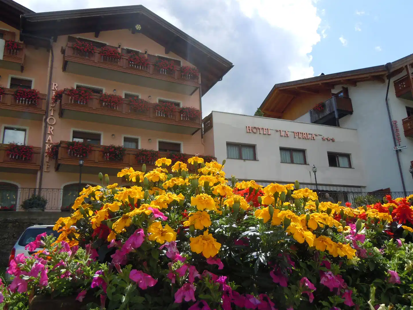 Family Hotel La Perla Aussenansicht