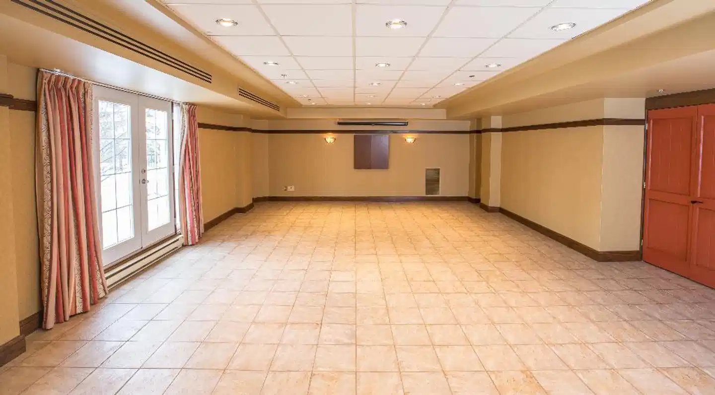 Holiday Inn Express & Suites Tremblant Lobby