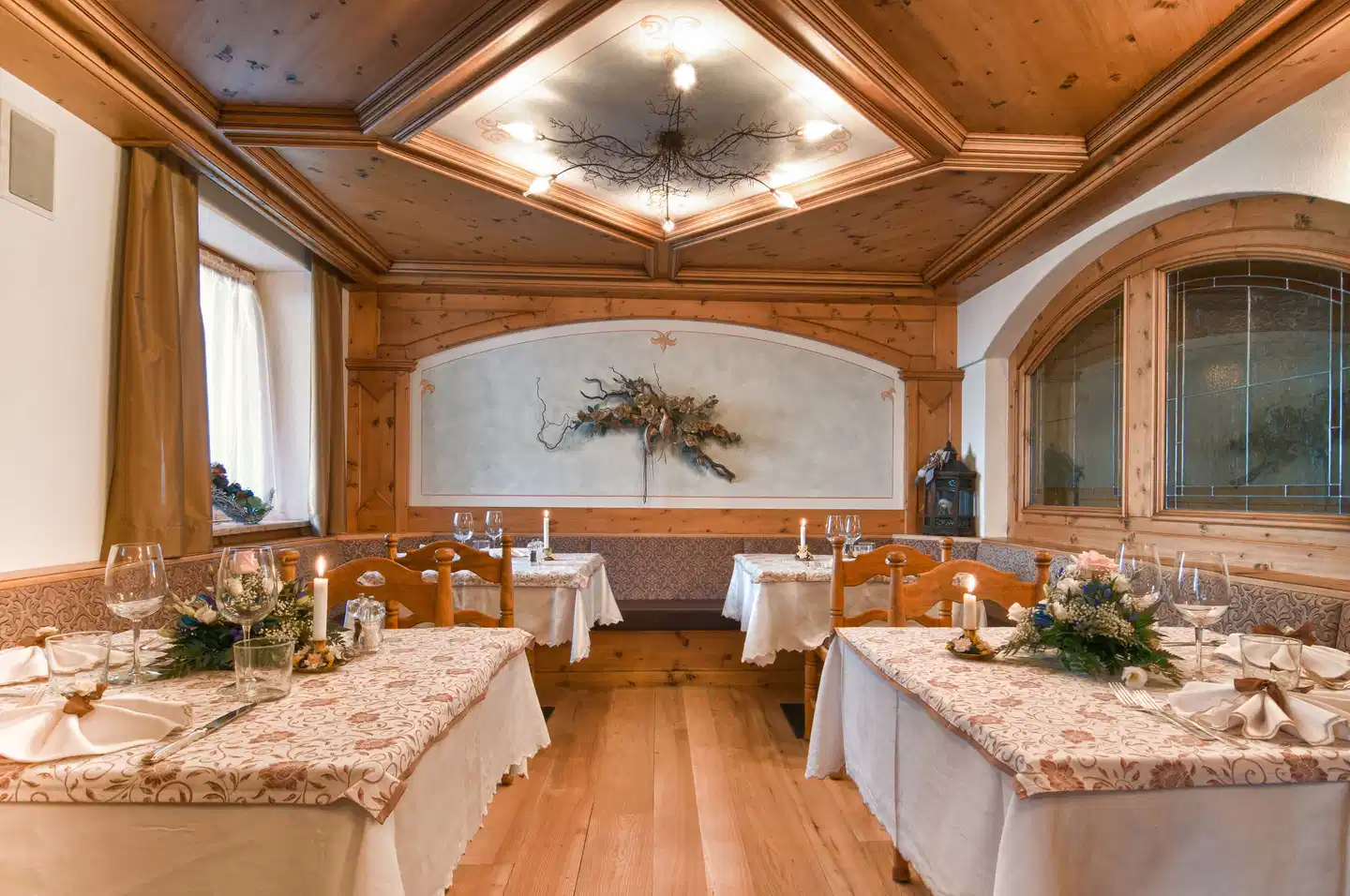 Family Hotel La Perla Restaurant