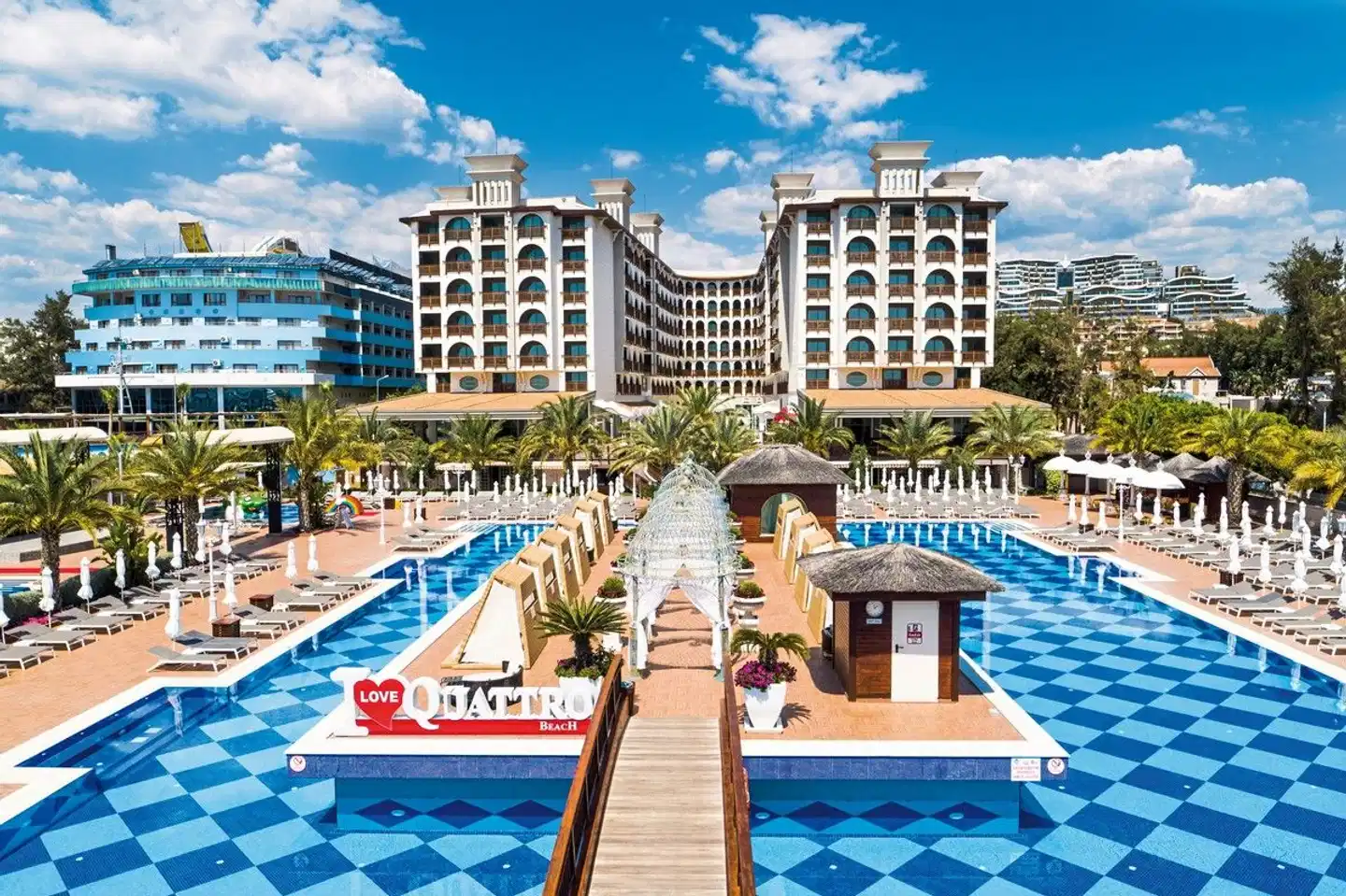 Quattro Beach Spa & Resort Aussenansicht