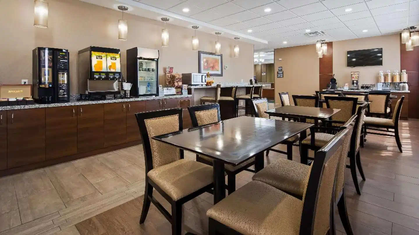Best Western Plus Fergus Hotel Bar