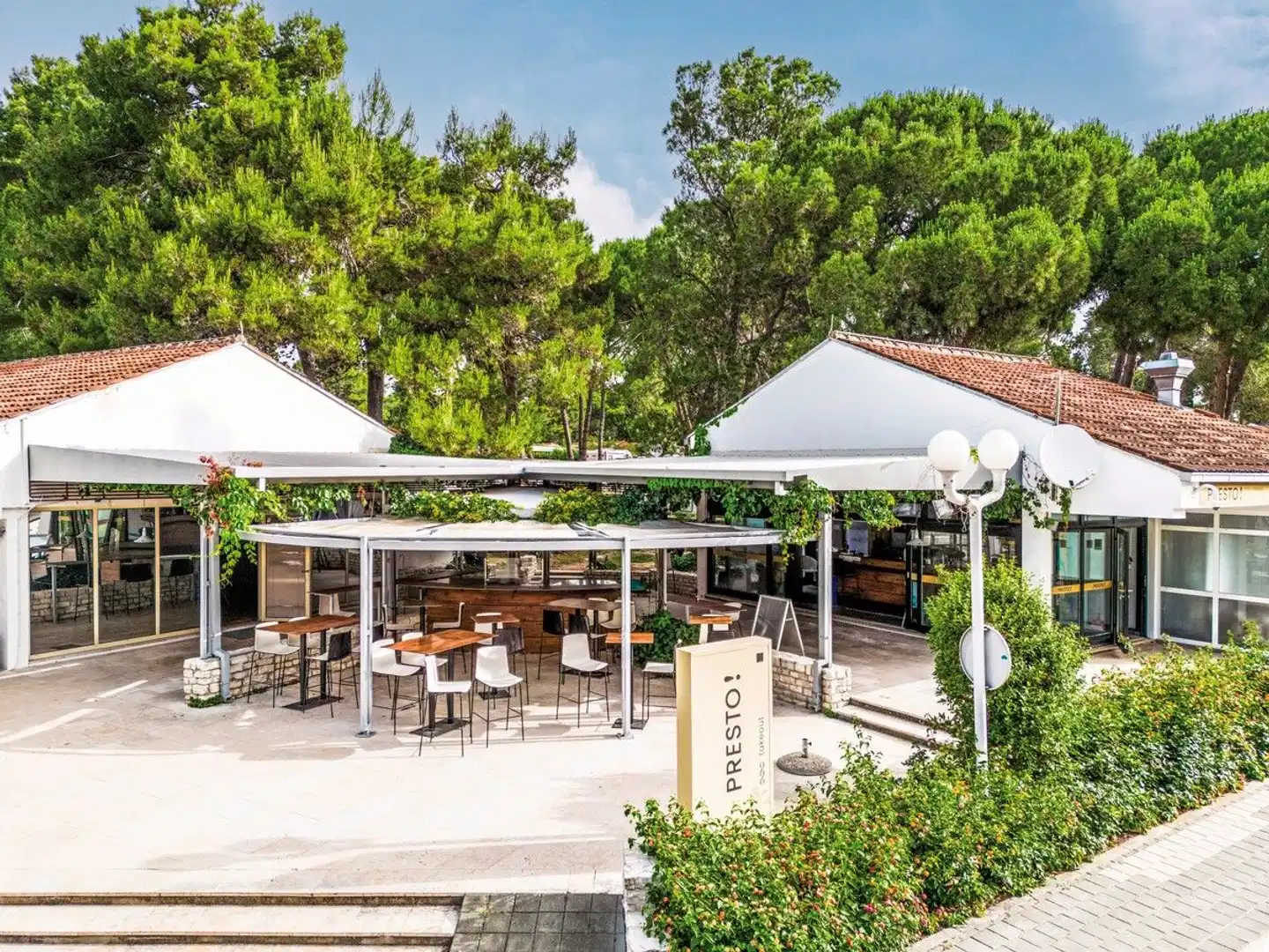 Zaton Holiday Resort Mobilheime Terrasse