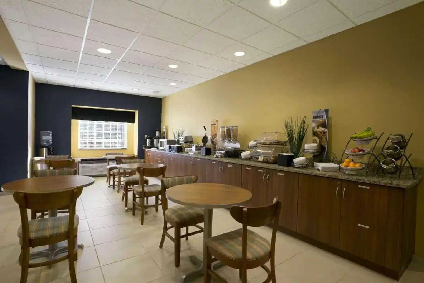 Microtel Inn & Suites by Wyndham Washington/Meadow Lands Bar