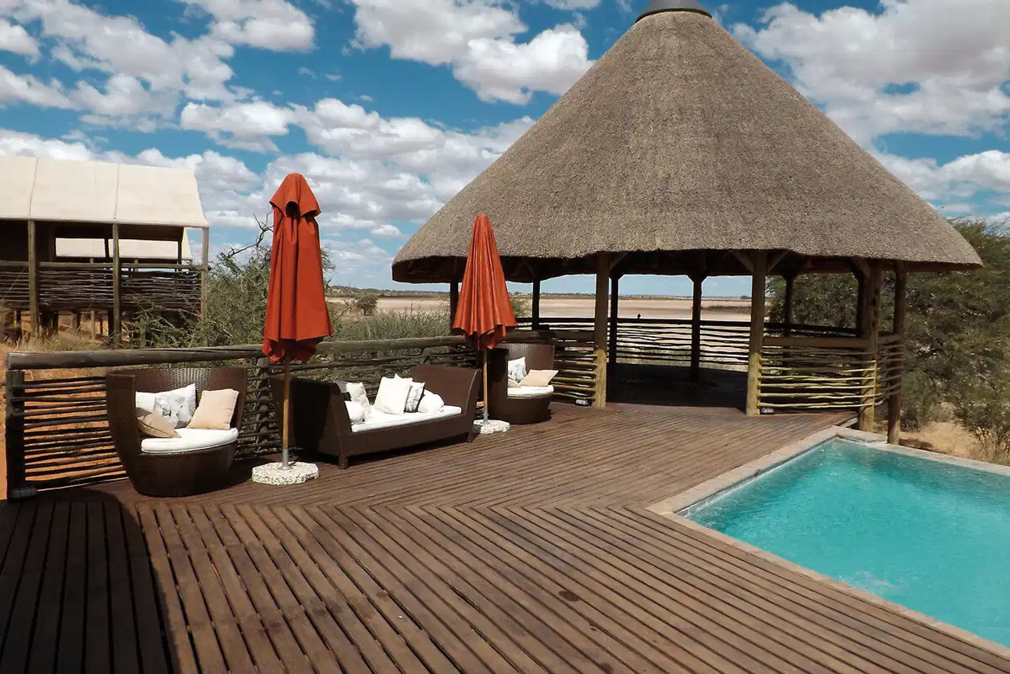 Intu Afrika Kalahari Suricate Tented Lodge Terrasse