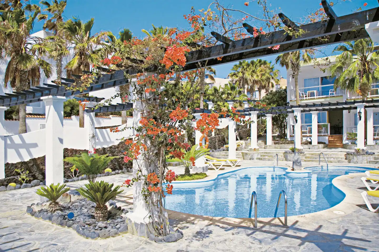 Aparthotel Esquinzo Y Monte del Mar Pool