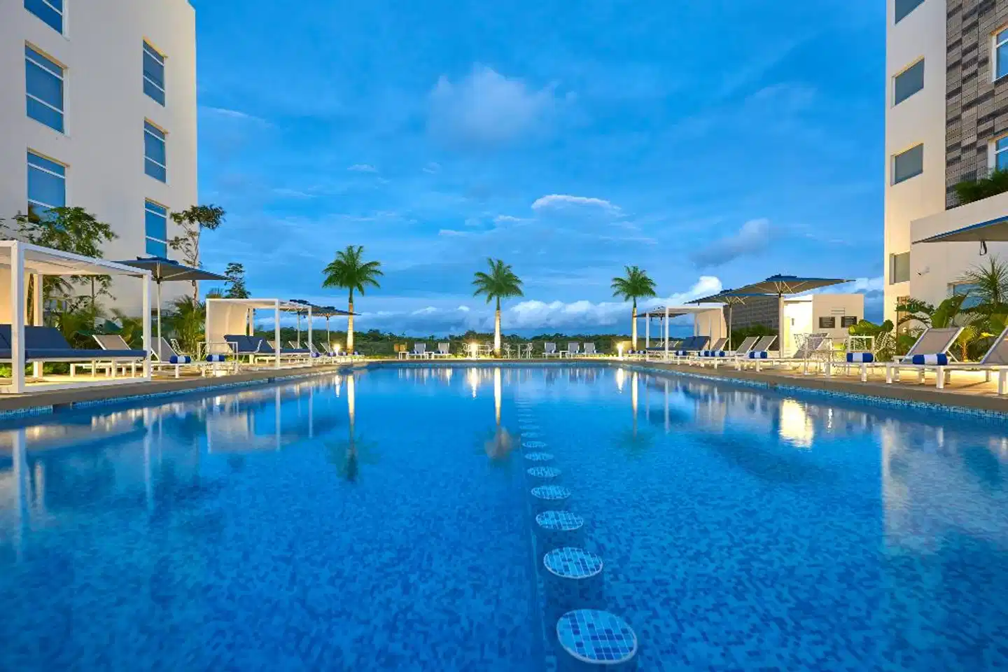 City Express Suites Cancún Aeropuerto Pool