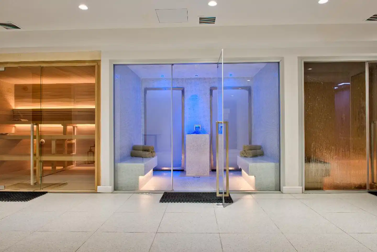 Holm Hotel & Spa Lobby