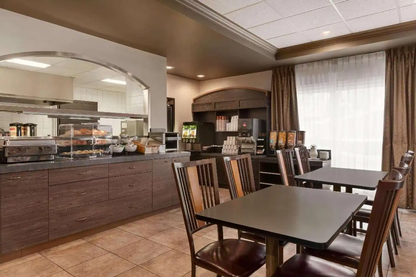 Days Inn by Wyndham Levis Sport und Entertainment