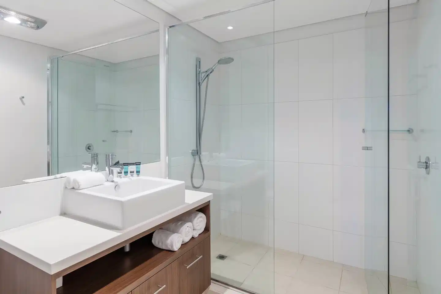 Nesuto Geraldton Apartment Hotel Badezimmer