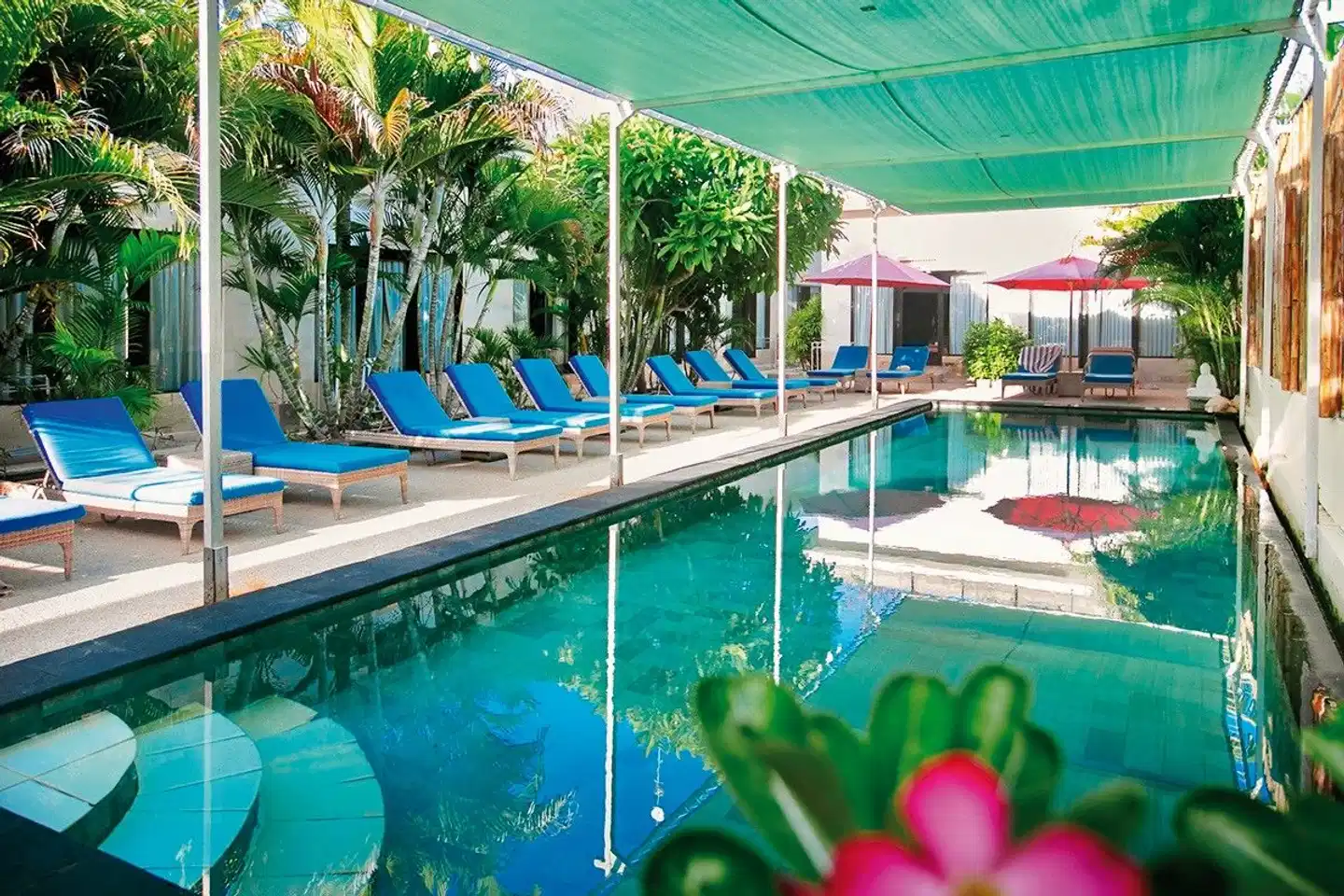 Kura Kura Beach Resort Hallenbad